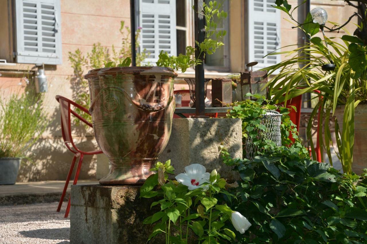 Les Passiflores Grasse Luaran gambar